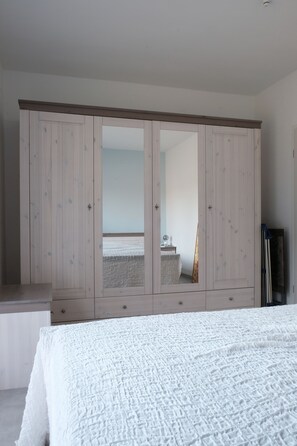 1 chambre, lit parapluie, Wi-Fi, draps fournis