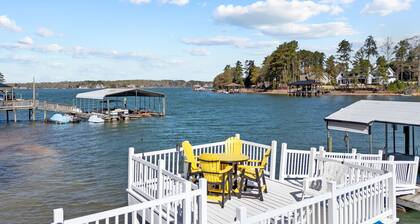 NEW LISTING!--QUIET CALM DEEP WATER COVE WITH BOAT SLIP, BOAT HOUSE, PIER AND NUMEROUS AMENITIES!