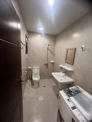 淋浴設備、浴袍、毛巾、肥皂