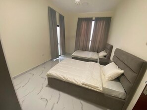 Luxe appartement, 2 slaapkamers | Een kluis op de kamer, geluiddichte muren, gratis wifi