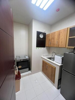 爐台、鍋具/餐盤/廚房用品