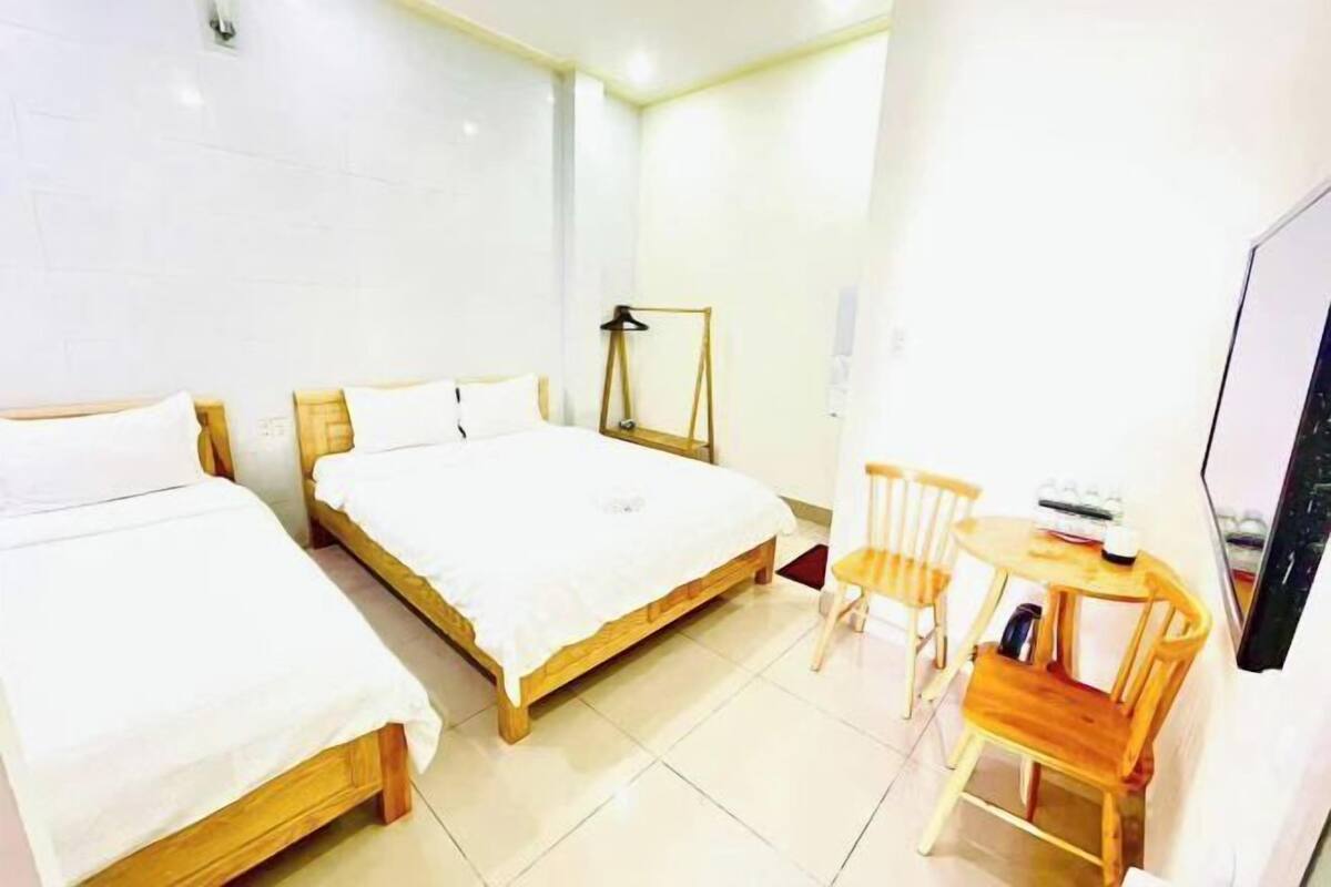 Desk, bed sheets