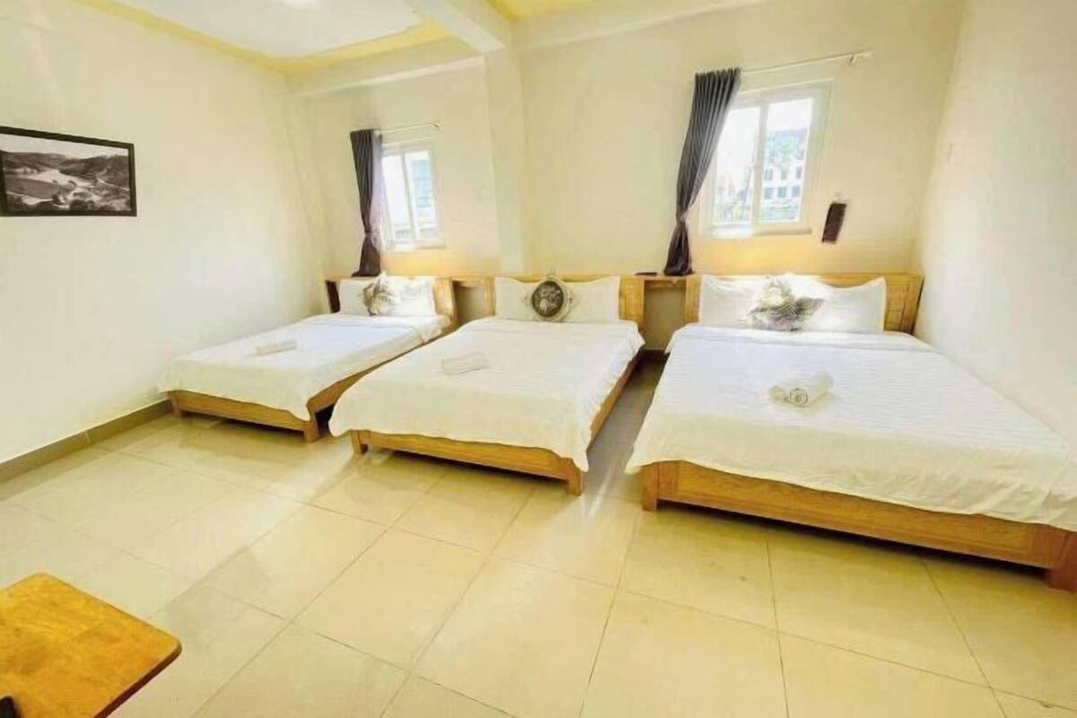 Desk, bed sheets