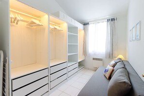 Interior - PORT GRIMAUD House with swimming-pool and mooring (PORT GRIMAUD)