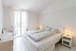 3 bedrooms, free WiFi - PORT GRIMAUD House with swimming-pool and mooring (PORT GRIMAUD)