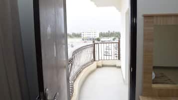 Basic Apartment | 2 bedrooms, iron/ironing board, free WiFi, bed sheets