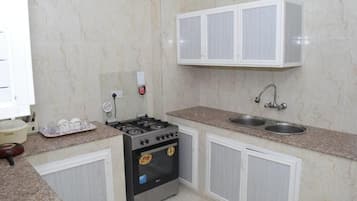 Basic Apartment | Private kitchen
