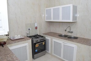 Basic Apartment | Private kitchen - Aknan 01 - Center Market (Salalah)