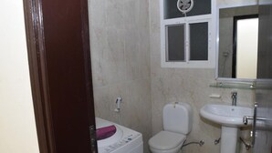 Basic Apartment | Bathroom - Aknan 01 - Center Market (Salalah)