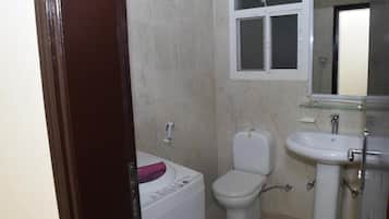 Basic Apartment | Bathroom