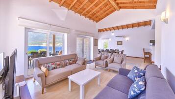Villa, Sea View | 4 bedrooms, iron/ironing board (on request), free WiFi