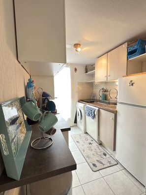 Fridge, microwave, stovetop, dishwasher