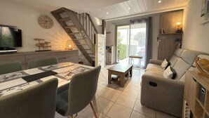 TV - Valras-Loc – Petite maison avec jardin et piscine (Valras-Plage)