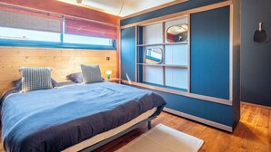 2 soverom, skrivebord, strykejern/-brett og wi-fi