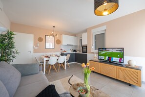 TV - Deluxe apartment Mares 4 (Novalja)