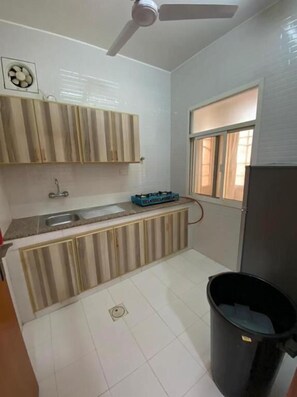 Kochgeschirr/Geschirr/Besteck