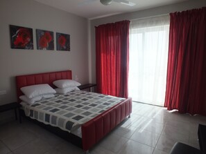 1 bedroom, iron/ironing board, WiFi, bed sheets - Beautiful penthouse with the sea view and next to the beach. (Wied il-Ghajn)