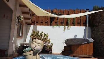 Tina de hidromasaje al aire libre