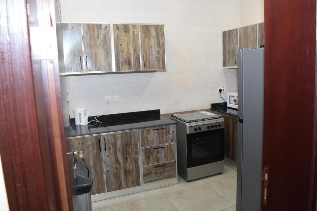 Microwave, oven, stovetop, cookware/dishes/utensils