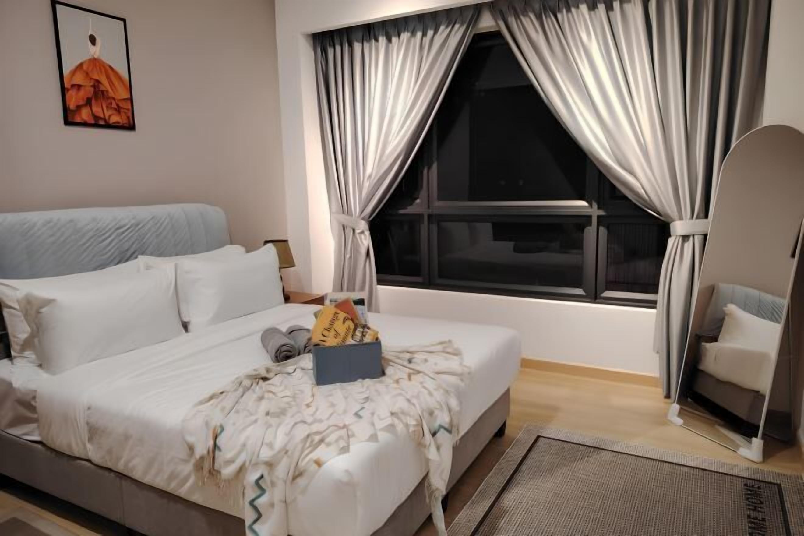 Laptop workspace, iron/ironing board, free WiFi, bed sheets