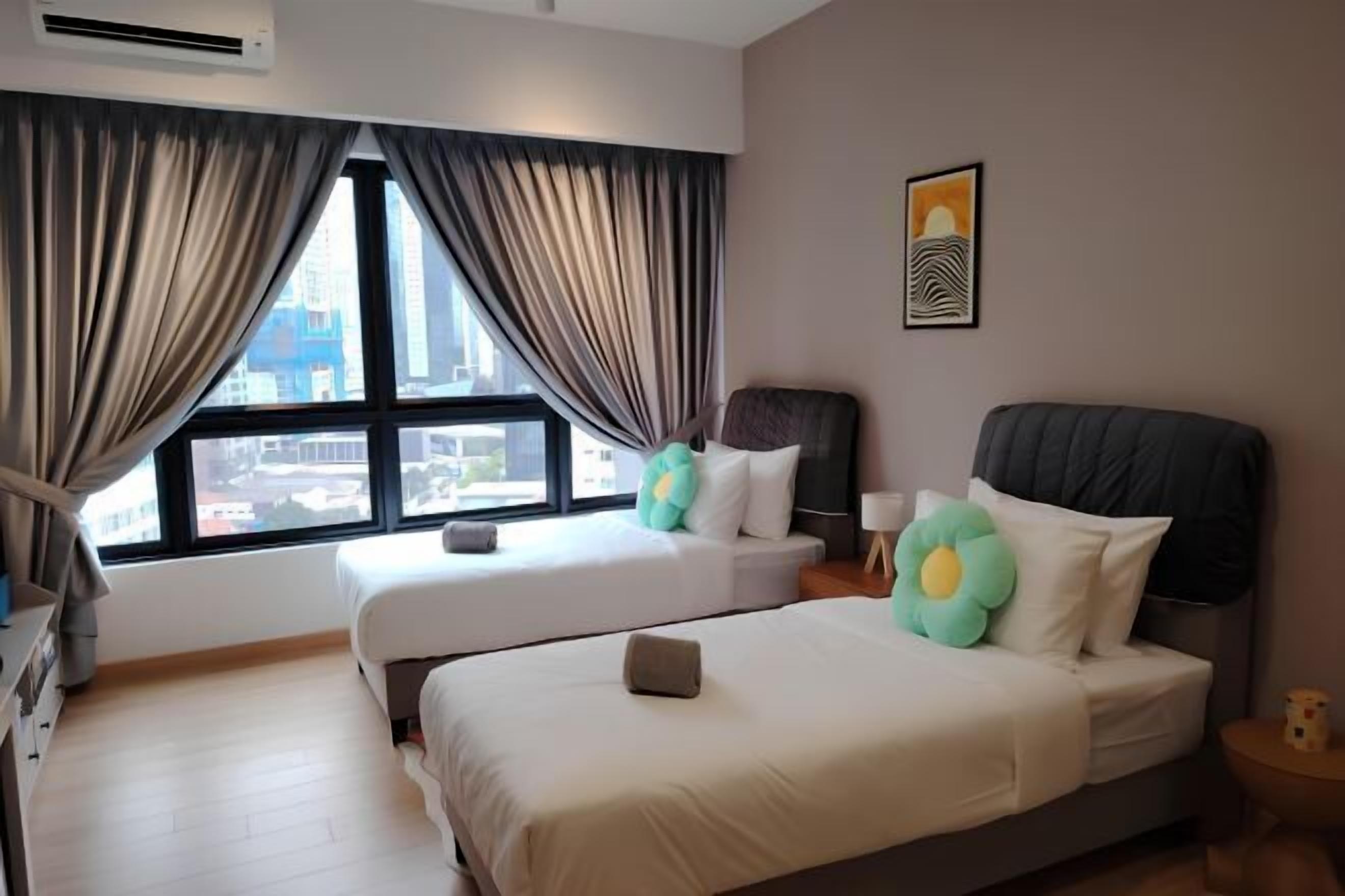 Laptop workspace, iron/ironing board, free WiFi, bed sheets