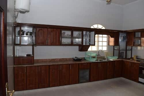 Villa de lujo, 5 habitaciones, cocina | Cocina privada | Microondas, hervidor eléctrico y utensilios de cocina