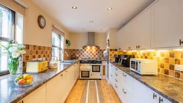 Micro-ondes, four, lave-vaisselle