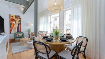 Apartment (3 Bedrooms) | Living area | TV