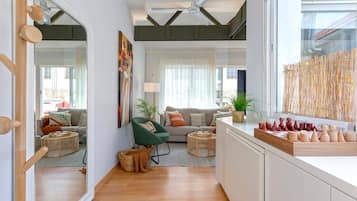 Appartamento (3 Bedrooms) | Area soggiorno | TV