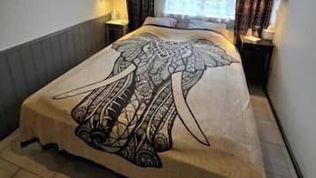 1 bedroom, travel cot, free WiFi, bed sheets