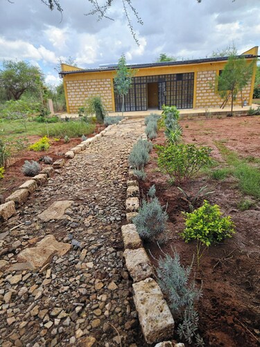 Charming Cottage in Namanga with gorgeous views & birdlife.Pet friendly!