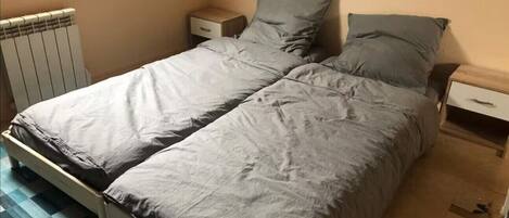 4 bedrooms, free WiFi, bed sheets
