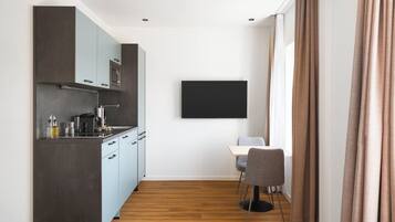 Suite | Private kitchen | Espresso maker, electric kettle, toaster
