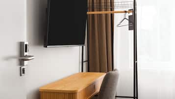 ๋ฃธ | ๊ฐ๊ฐ ๋ค๋ฅธ ์คํ์ผ์ ์ธํ
๋ฆฌ์ด, ๊ฐ๊ฐ ๋ค๋ฅด๊ฒ ๊ฐ๊ตฌ ๋น์น, ์ฑ
์, ๋
ธํธ๋ถ ์์
๊ณต๊ฐ