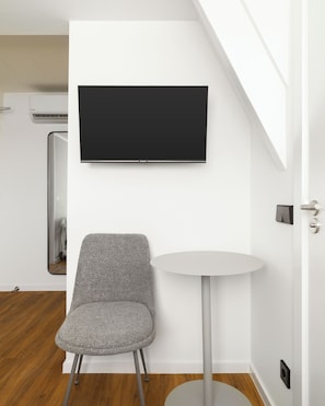 Single Room | 1 bedroom, individually decorated, individually furnished, desk
