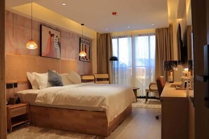 Desk, laptop workspace, free WiFi - Arova Hotel (Nairobi)