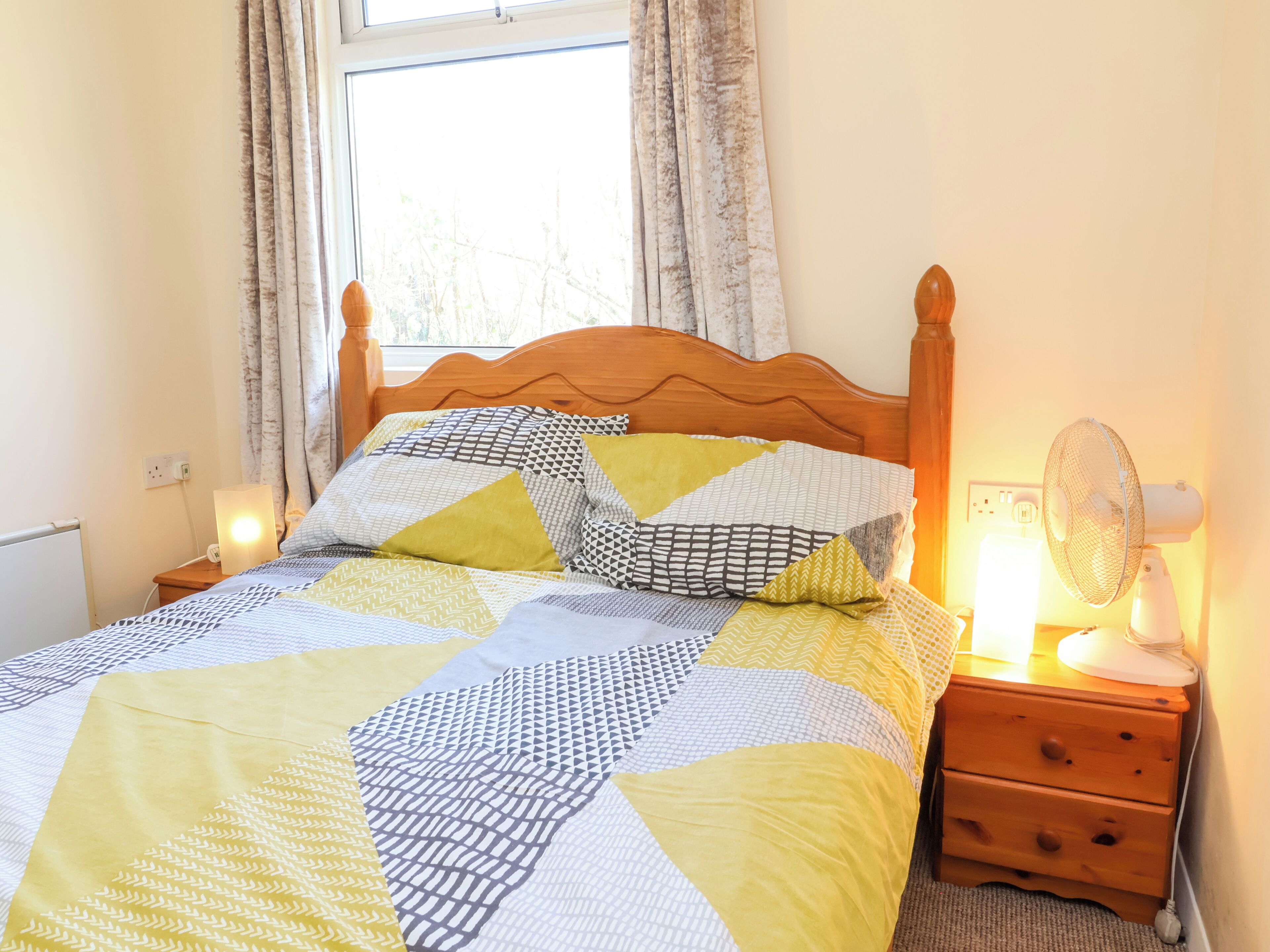 2 bedrooms, individually decorated, individually furnished