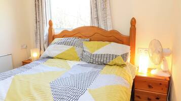 2 Schlafzimmer, individuell dekoriert, individuell eingerichtet