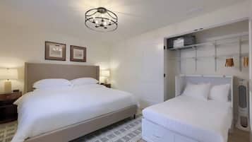 3 bedrooms, iron/ironing board, travel crib, WiFi (free)