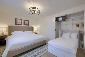 3 habitaciones, tabla de planchar con plancha y cuna de viaje 