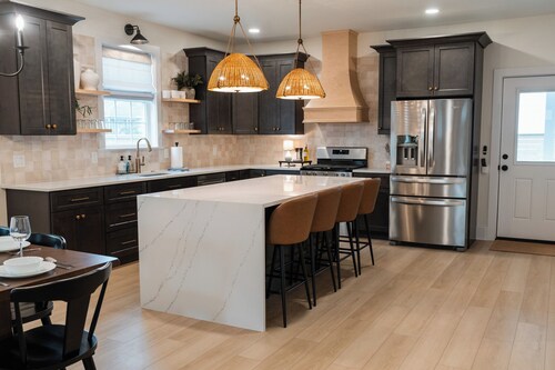 The Jolly Rancher: Sleeps up to 6 guests, hot tub & patio, 5 mins to Hershey