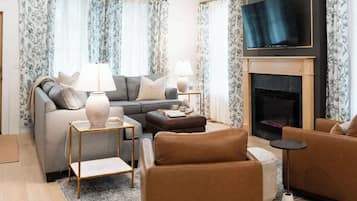 Smart TV, fireplace