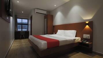 Triple Room, 1 King Bed | Free WiFi