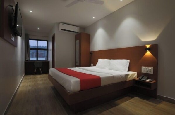 Triple Room, 1 King Bed