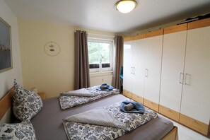 2 bedrooms, travel cot, free WiFi