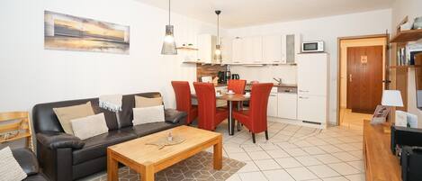 TV, DVD player, books, stereo