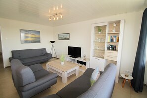 Fernseher, DVD-Player, Stereoanlage