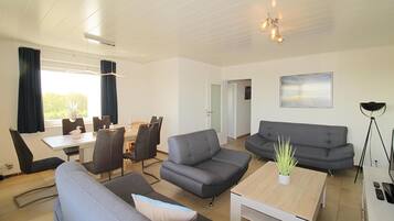 Fernseher, DVD-Player, Stereoanlage