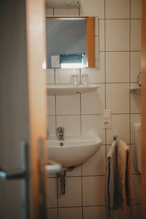 Huoneisto, 1 keskisuuri parisänky ja vuodesohva, parveke | Kylpyhuone