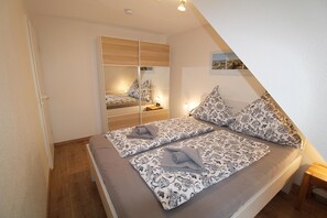 2 bedrooms, travel cot, free WiFi